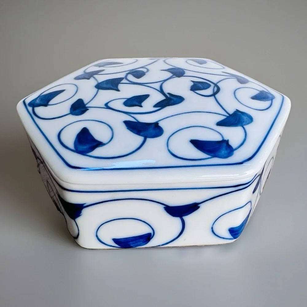 Vintage Tiffany & Co Porcelain Hexagon Lidded Trinket Jewelry Box Blue White 5